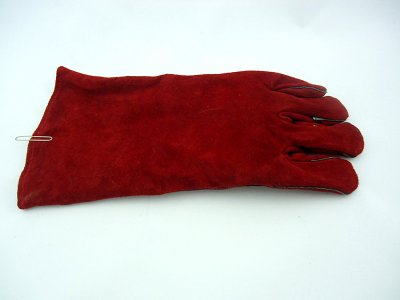 RED KITCHEN GLOVE 		 				 				 Package	BULK			 Packing (pcs) /Cuft	120/0.064CBM			 GW / NW (KGS)	15/14			